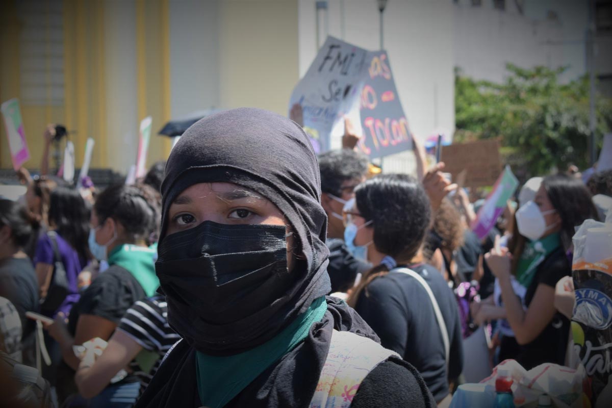 Desde APY Solidaridad en Acción – El Salvador hoy más que nunca alzamos la voz por todas las mujeres que se quedaron en el camino y no pueden alzar la suya. Hoy homenajeamos y reconocemos a todas las mujeres víctimas de violencia, a todas las defensoras de derechos humanos y a todas las luchas que se articulan en cada rincón del mundo. Y hoy más que nunca, reivindicamos “el derecho de defender derechos”.