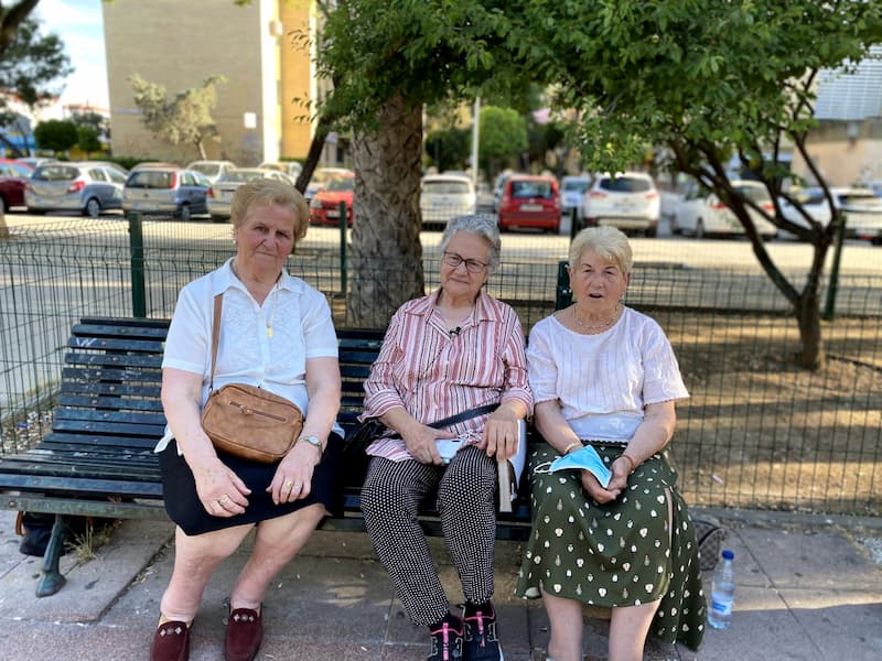 Huertanas es un documental que recoge todo el proceso de recuperación histórica del barrio de Pino Montano y se pone en valor el papel de las mujeres invisibilizadas en la conformación del mismo. Mujeres Huertanas del barrio de Pino Montano participantes en el documental son: María Montes, Petronila Haro, Leonor Mª Robalo y Pepi Martín.
